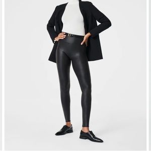 Spanx sexy legging, tummy control, with leather look, size M. Black